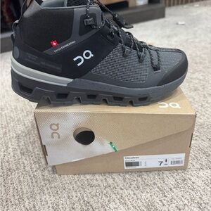 On Running Cloudtrax Men's Black Shoes